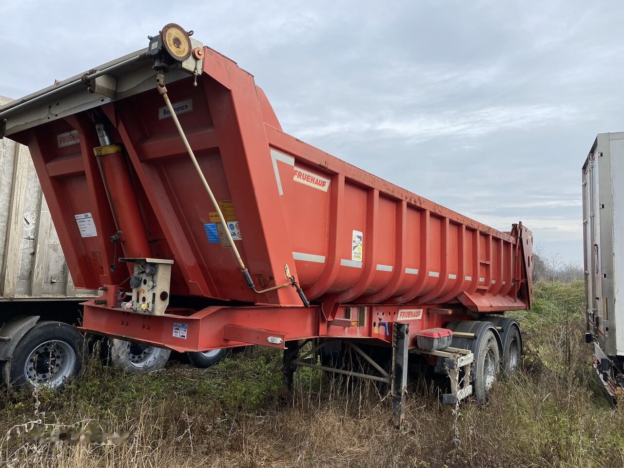 Fruehauf Semiremorca basculabila Aluminiu Agregate PV 6.28 T /// 2 PIECE - Tipper semi-trailer: picture 1 Fruehauf Semiremorca basculabila Aluminiu Agregate PV 6.28 T /// 2 PIECE - Tipper semi-trailer: picture 1