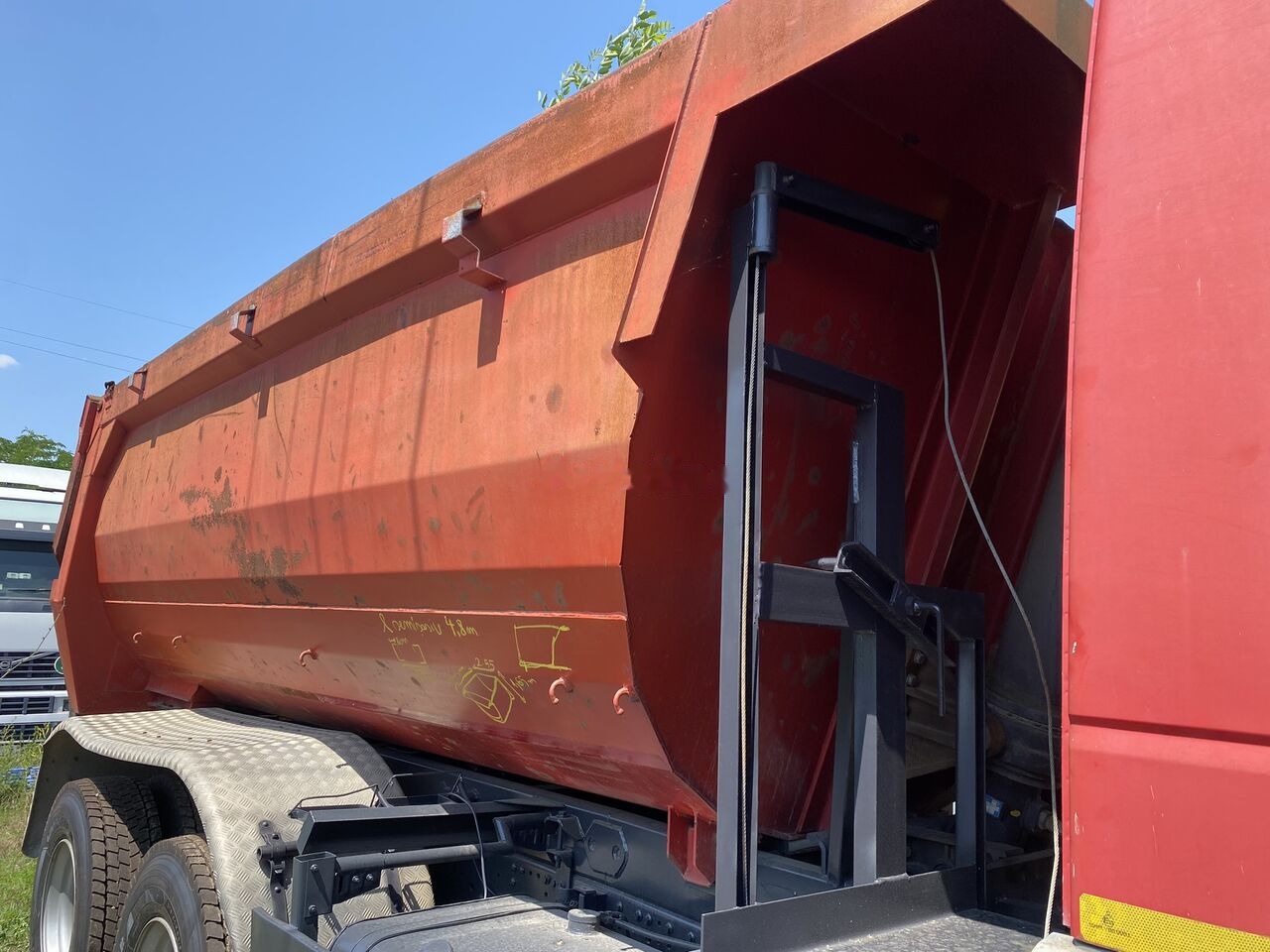 Hyva HARDOX 6x4 BENA basculabila CA NOUA - Flatbed body: picture 3 Hyva HARDOX 6x4 BENA basculabila CA NOUA - Flatbed body: picture 3