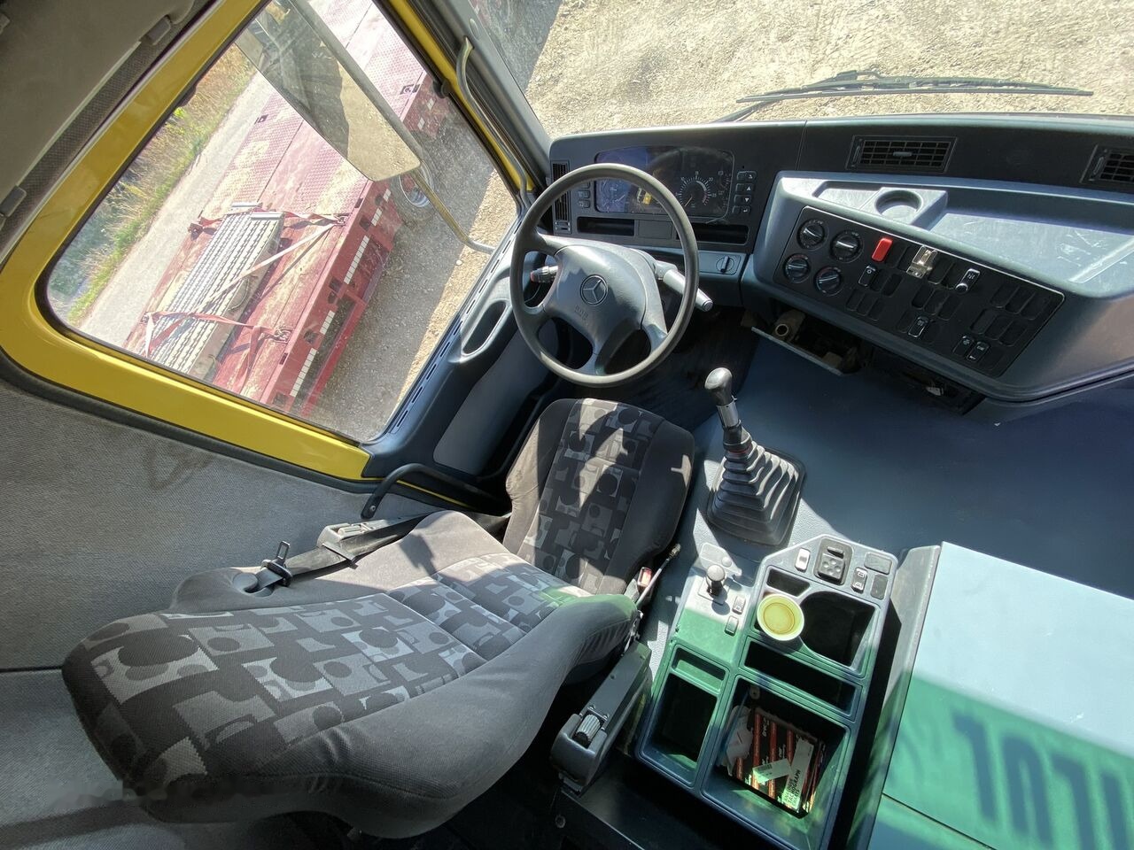 Crane truck, Dropside/ Flatbed truck Mercedes-Benz Dropside camion Mercedes-Benz Actros MP1 V6 2635 + KRANE HIAB 17: picture 13