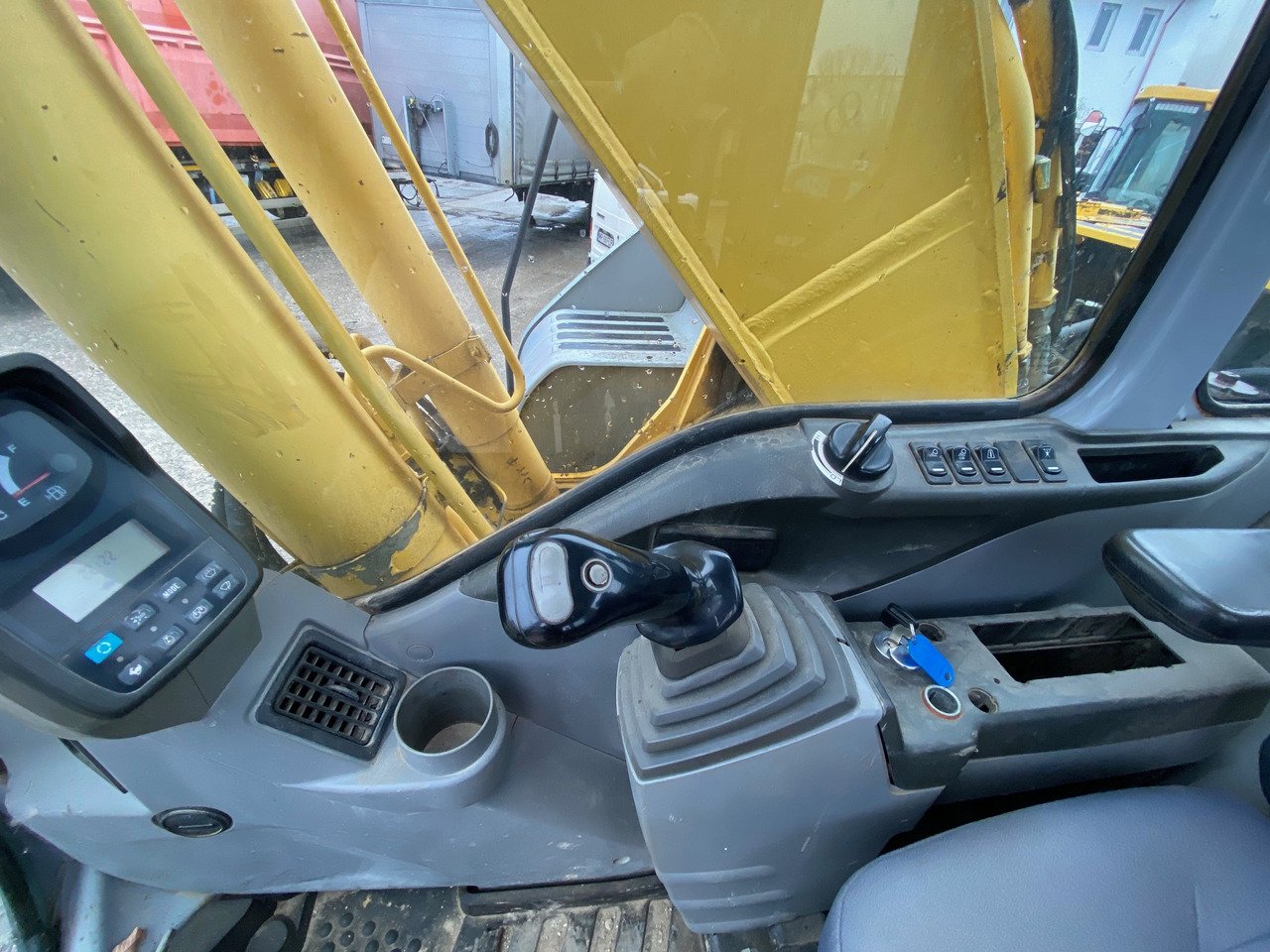 New Holland Kobelco E 215 22 T Klima - Crawler excavator: picture 4 New Holland Kobelco E 215 22 T Klima - Crawler excavator: picture 4