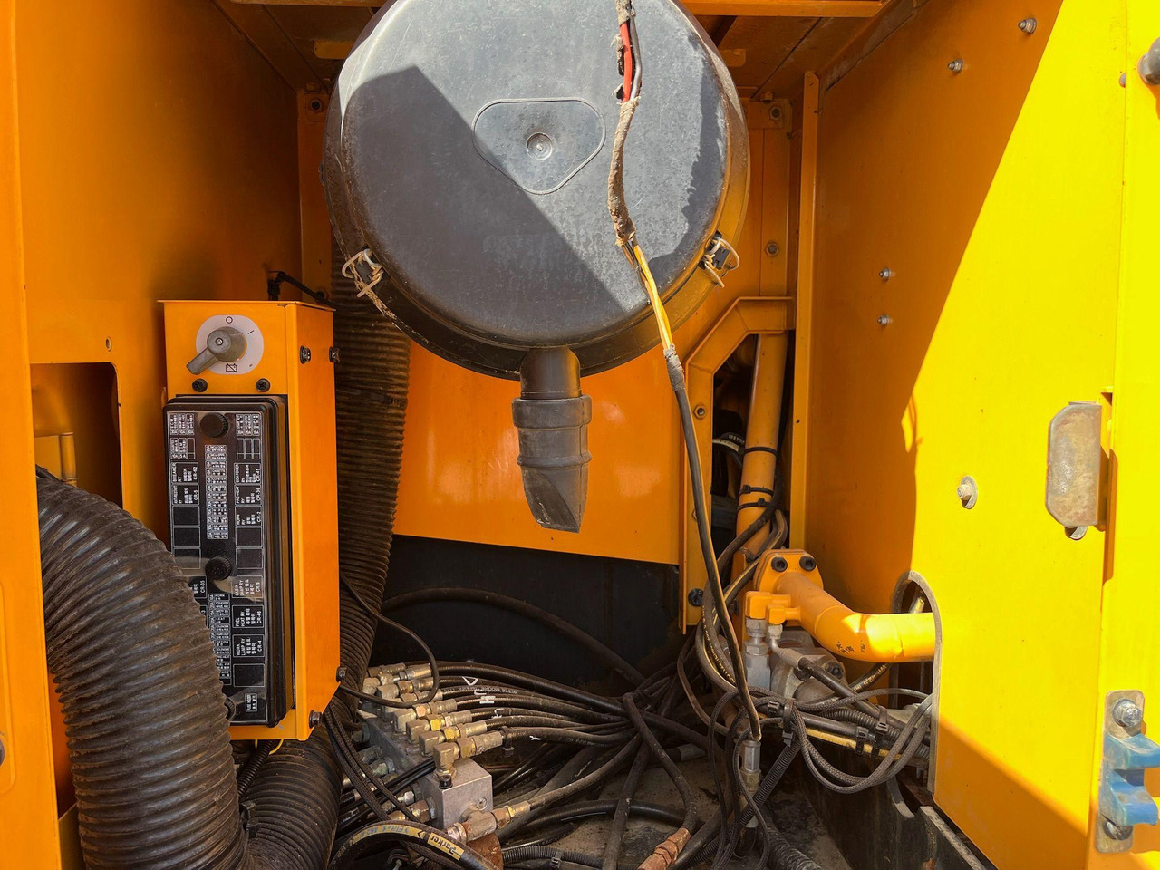 Crawler excavator Hyundai Robex 290-9: picture 21