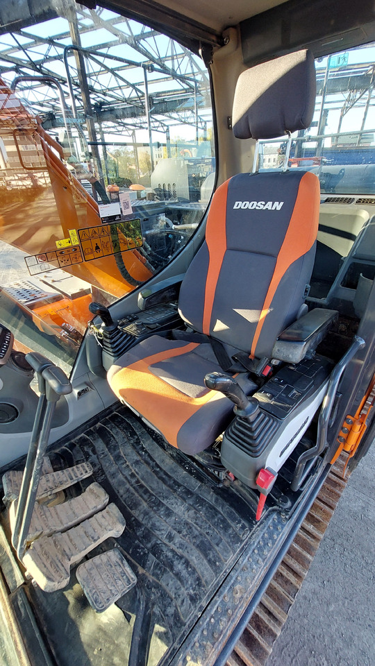 Crawler excavator DOOSAN DX140LC-5: picture 13