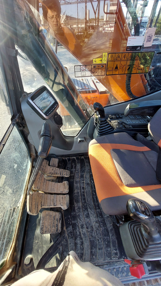 Crawler excavator DOOSAN DX140LC-5: picture 15