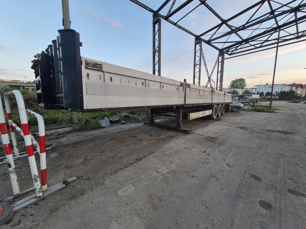KRONE PROFILINER - Dropside/ Flatbed semi-trailer: picture 1 KRONE PROFILINER - Dropside/ Flatbed semi-trailer: picture 1