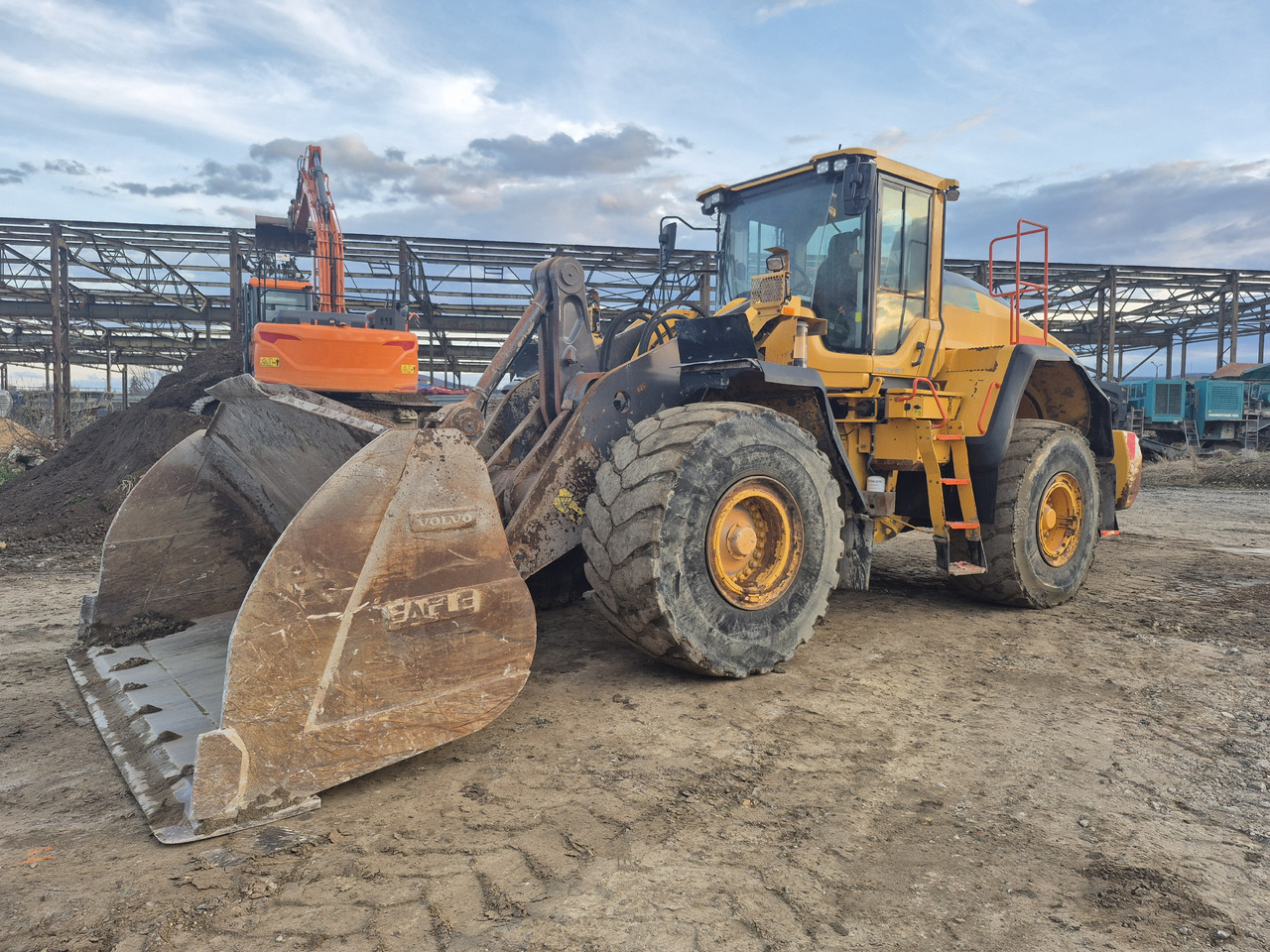 VOLVO L180H - Wheel loader: picture 1 VOLVO L180H - Wheel loader: picture 1