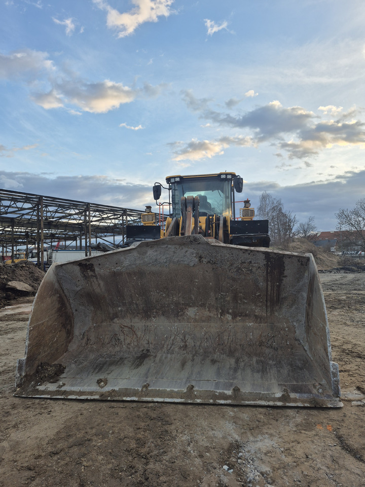 VOLVO L180H - Wheel loader: picture 4 VOLVO L180H - Wheel loader: picture 4