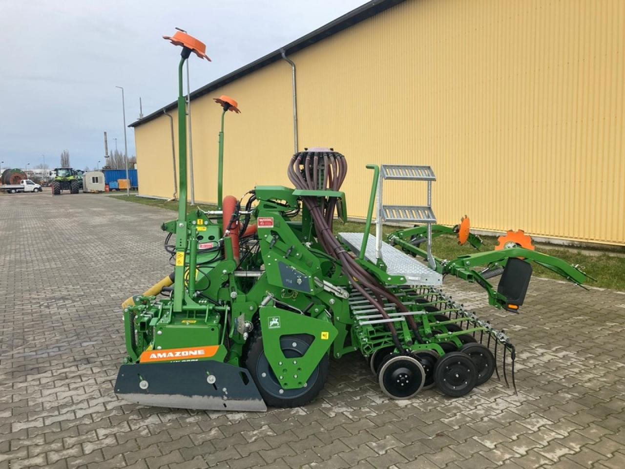 Amazone KX3001 + AVANT3002NUR 320HA - Combine seed drill: picture 2 Amazone KX3001 + AVANT3002NUR 320HA - Combine seed drill: picture 2