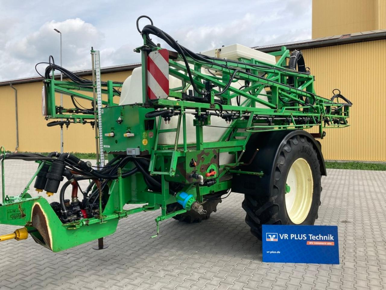 D4027 - Trailed sprayer: picture 1 D4027 - Trailed sprayer: picture 1