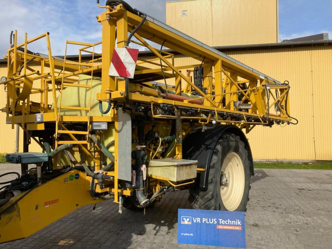 DUBEX MENTOR 9804 - Trailed sprayer: picture 1 DUBEX MENTOR 9804 - Trailed sprayer: picture 1