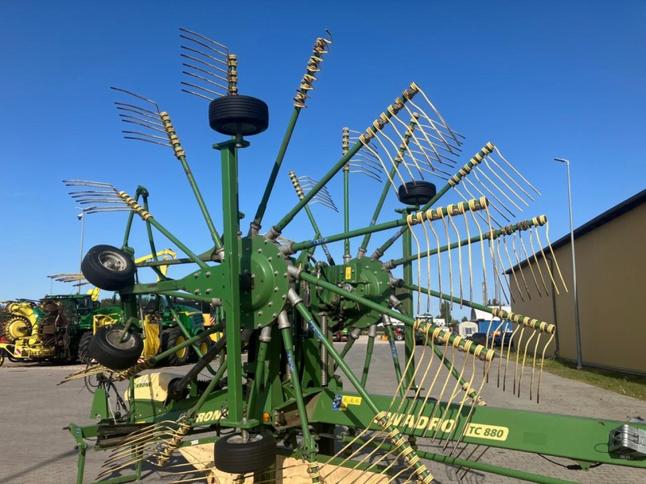 Krone TC880 - Tedder/ Rake: picture 5 Krone TC880 - Tedder/ Rake: picture 5