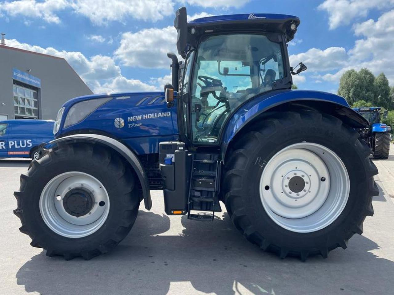 New Holland T 7.225 AKTION - Farm tractor: picture 2 New Holland T 7.225 AKTION - Farm tractor: picture 2
