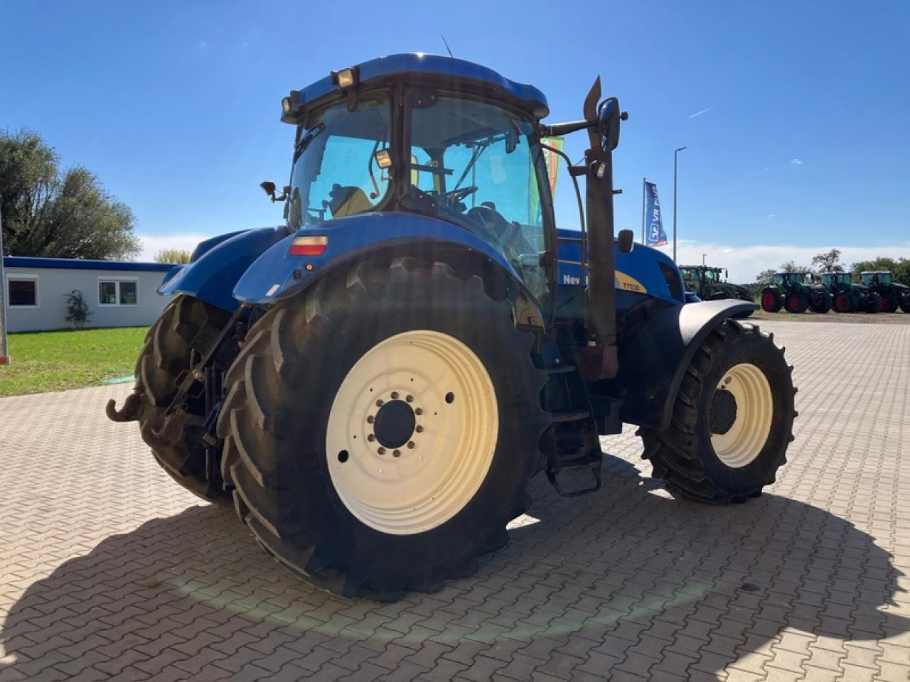 New Holland T7030 // GPS STARFIRE 6000 - Farm tractor: picture 3 New Holland T7030 // GPS STARFIRE 6000 - Farm tractor: picture 3
