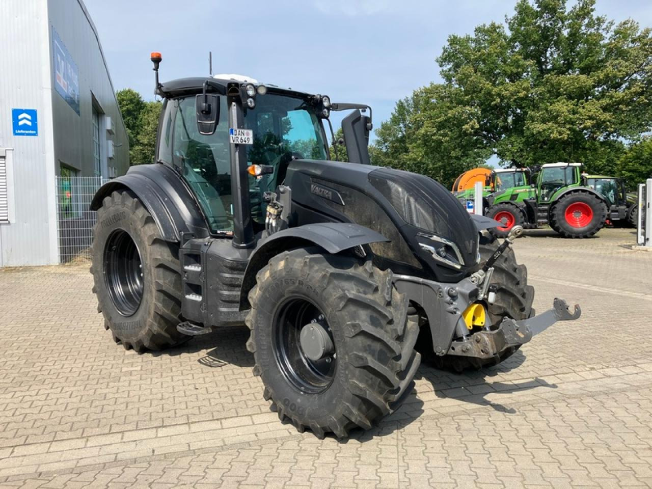 Valtra T195 V BLACK MATT EDITAKTION - Farm tractor: picture 4 Valtra T195 V BLACK MATT EDITAKTION - Farm tractor: picture 4