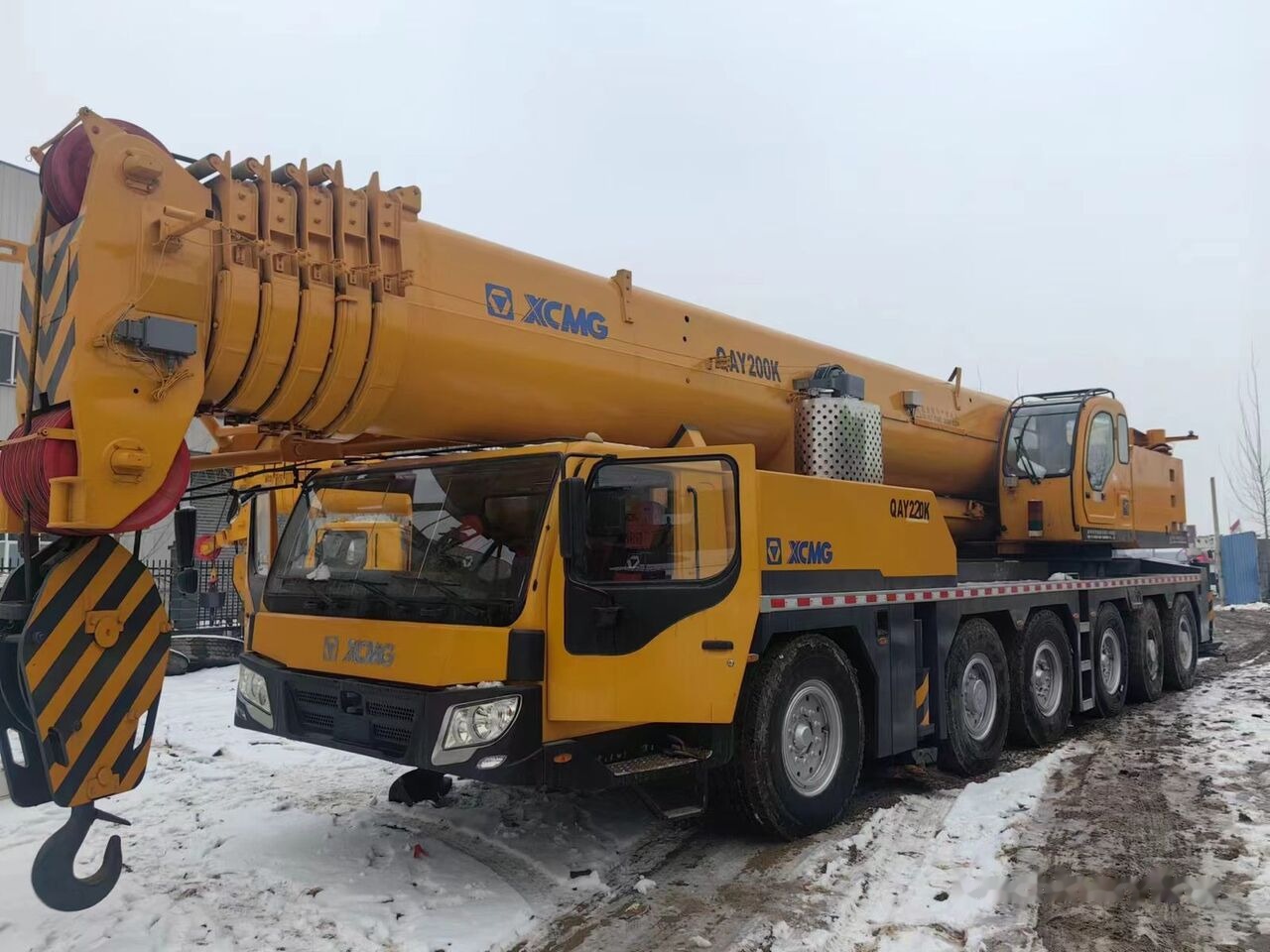 XCMG QAY200 truck crane 25 50 70 80 100 200 mobile crane for sale - Mobile crane: picture 2 XCMG QAY200 truck crane 25 50 70 80 100 200 mobile crane for sale - Mobile crane: picture 2