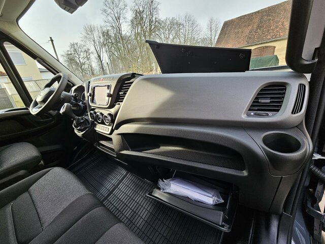 Interior photo 2: Panel van, Combi van IVECO Daily 35S18HA8V DOKA Snoeks Mixto Hi-Matic 16m³