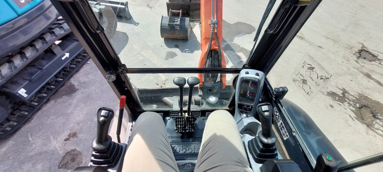 Mini excavator Kubota U27-4 HI: picture 9