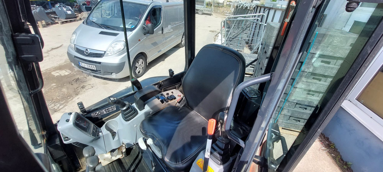 Mini excavator Kubota U27-4 HI: picture 8
