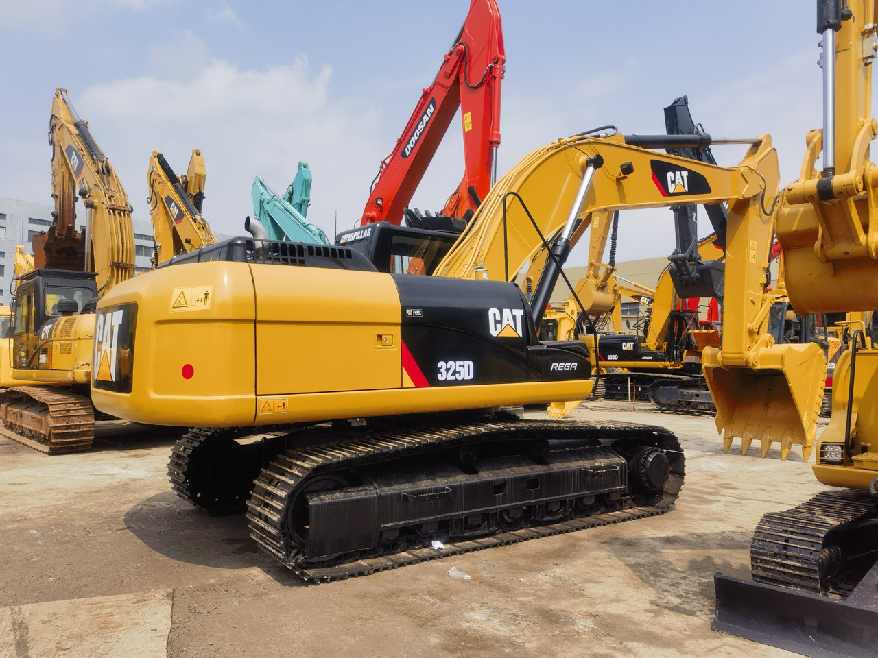 CATERPILLAR CAT 325D Excavator - Crawler excavator: picture 3 CATERPILLAR CAT 325D Excavator - Crawler excavator: picture 3