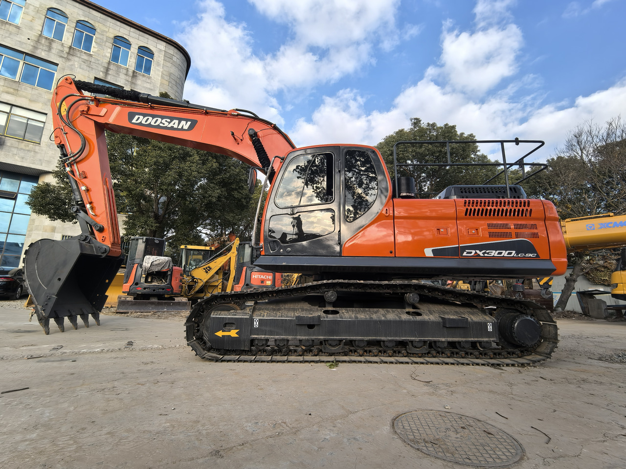 Doosan DX300LC-9C  Crawler Excavator - Crawler excavator: picture 1 Doosan DX300LC-9C  Crawler Excavator - Crawler excavator: picture 1