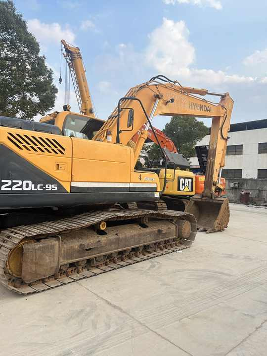 Good Condition Used Hyundai 220LC-9S Crawler Excavator Used Hyundai 220LC-9S Excavator for sale - Crawler excavator: picture 2 Good Condition Used Hyundai 220LC-9S Crawler Excavator Used Hyundai 220LC-9S Excavator for sale - Crawler excavator: picture 2