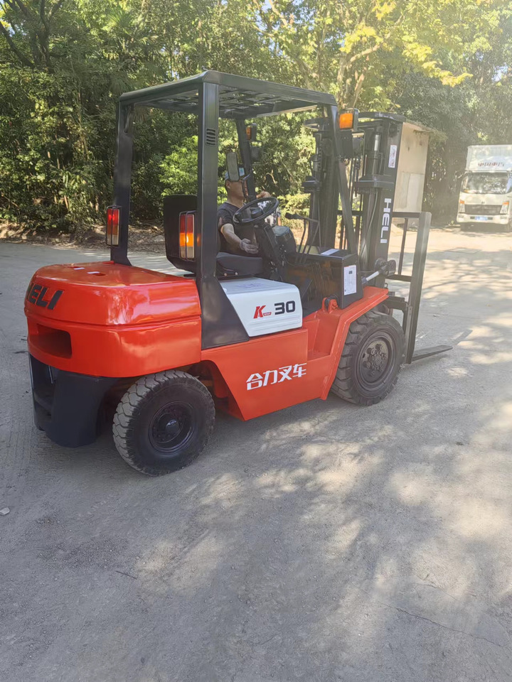 HELI CPCD 30 forklift - Diesel forklift: picture 4 HELI CPCD 30 forklift - Diesel forklift: picture 4