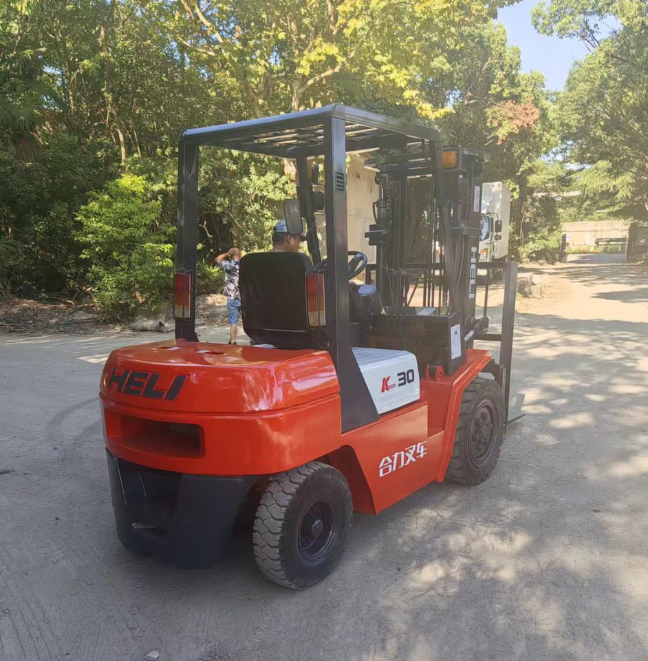 HELI CPCD 30 forklift - Diesel forklift: picture 2 HELI CPCD 30 forklift - Diesel forklift: picture 2