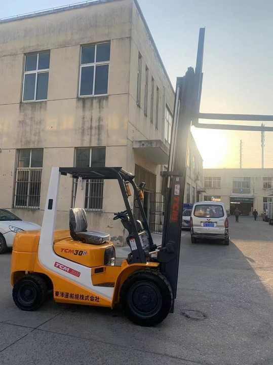High Performance and good quality Used tcm FD30 forklift TCM FD30 for sale in shanghai china - Diesel forklift: picture 2 High Performance and good quality Used tcm FD30 forklift TCM FD30 for sale in shanghai china - Diesel forklift: picture 2