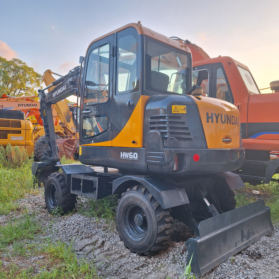 Hyundai 60vs excavator - Wheel excavator: picture 4 Hyundai 60vs excavator - Wheel excavator: picture 4