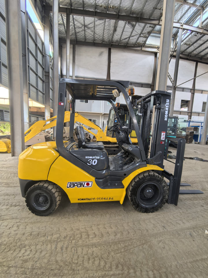 Komatsu FD30 Forklift - Diesel forklift: picture 1 Komatsu FD30 Forklift - Diesel forklift: picture 1