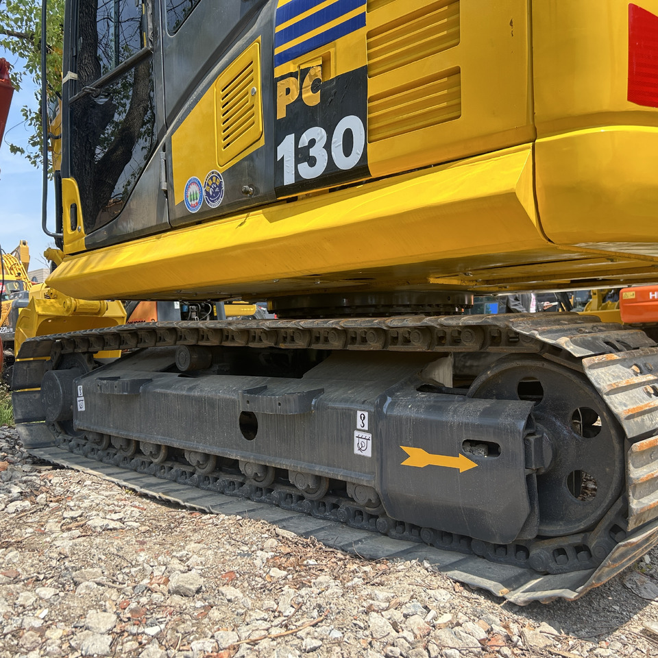 Crawler excavator Komatsu PC130 Excavator: picture 6