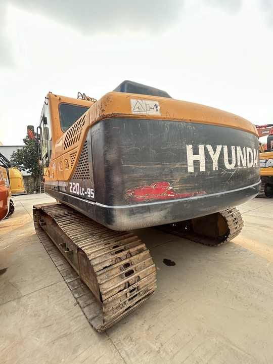 Perfect working Used Hyundai 220LC-9S Crawler Excavator Used Hyundai 220LC-9S Excavator in stock - Crawler excavator: picture 4 Perfect working Used Hyundai 220LC-9S Crawler Excavator Used Hyundai 220LC-9S Excavator in stock - Crawler excavator: picture 4