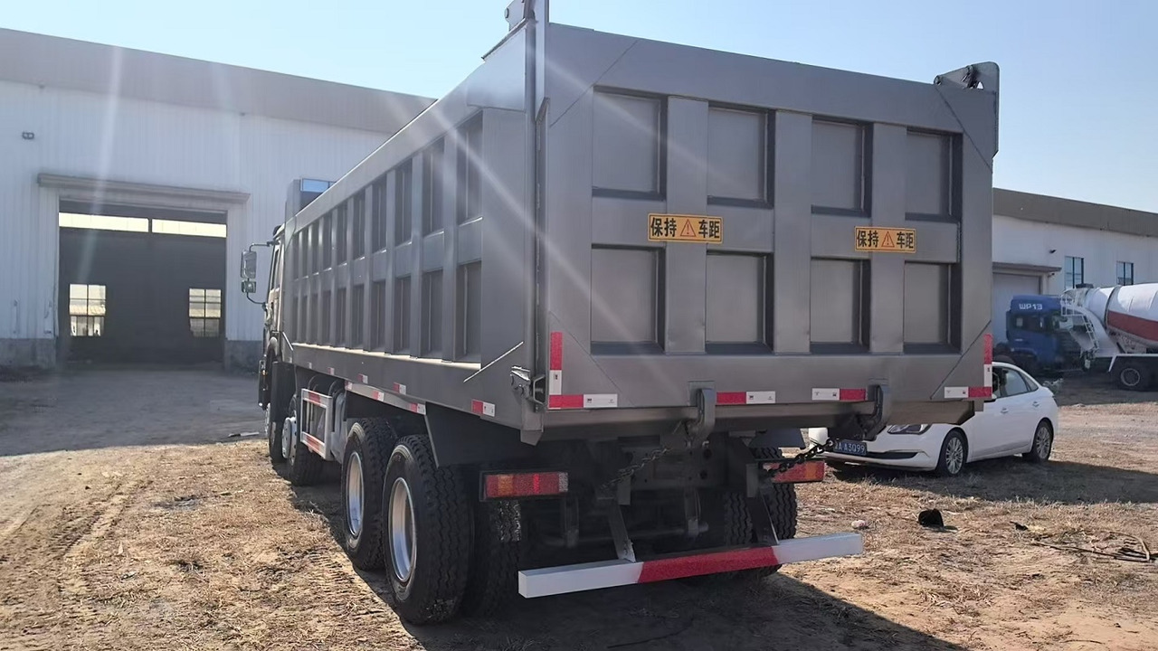 SINOTRUK Howo Dump truck 371hp 8x4 - Tipper: picture 2 SINOTRUK Howo Dump truck 371hp 8x4 - Tipper: picture 2