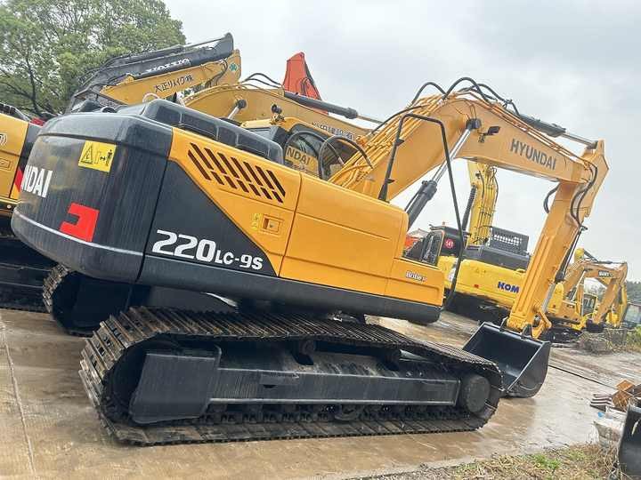 Used Hyundai 220LC-9S Crawler Excavator Used Hyundai 220LC-9S Excavator in Great Performance in stock - Crawler excavator: picture 5 Used Hyundai 220LC-9S Crawler Excavator Used Hyundai 220LC-9S Excavator in Great Performance in stock - Crawler excavator: picture 5