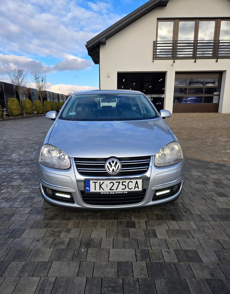 Sedan Volkswagen Jetta 2.0 TDI Sportline: picture 1