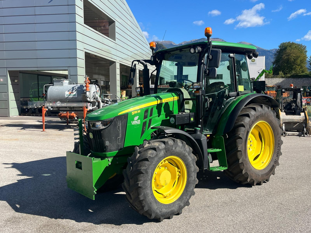 JOHN DEERE 5115M - Farm tractor: picture 2 JOHN DEERE 5115M - Farm tractor: picture 2
