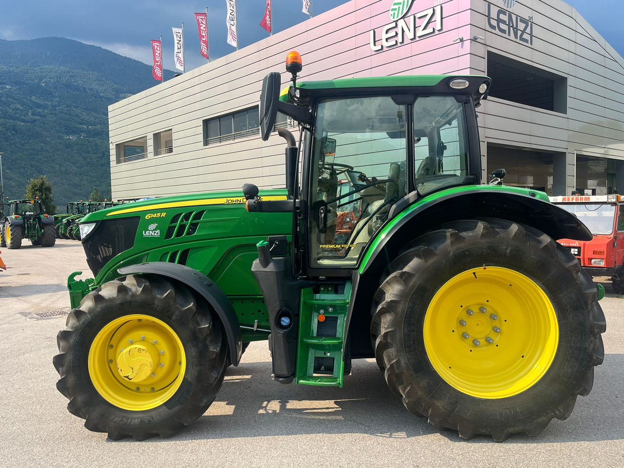 Farm tractor JOHN DEERE 6145 R: picture 10
