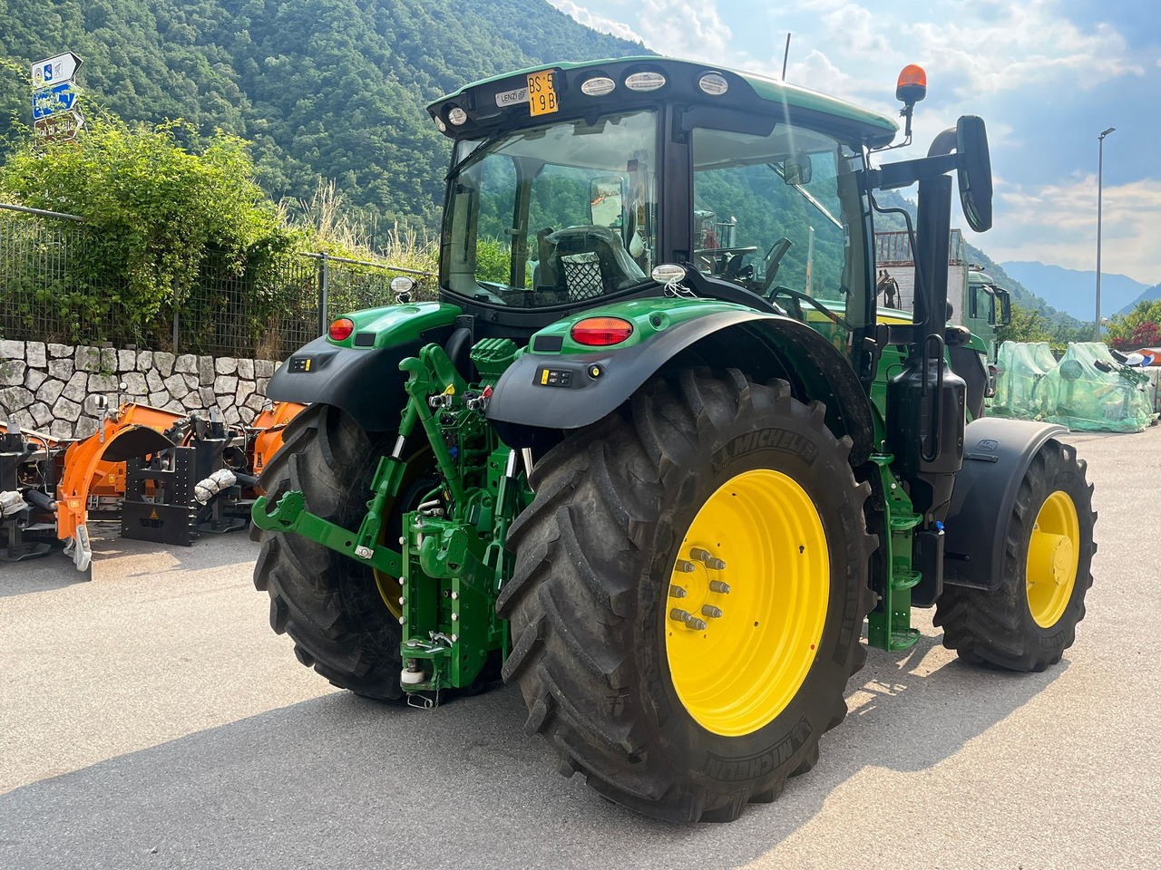 Farm tractor JOHN DEERE 6145 R: picture 9