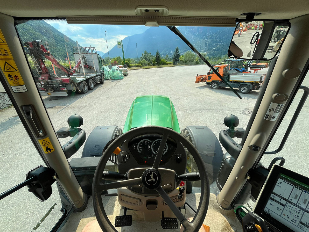 Farm tractor JOHN DEERE 6145 R: picture 18