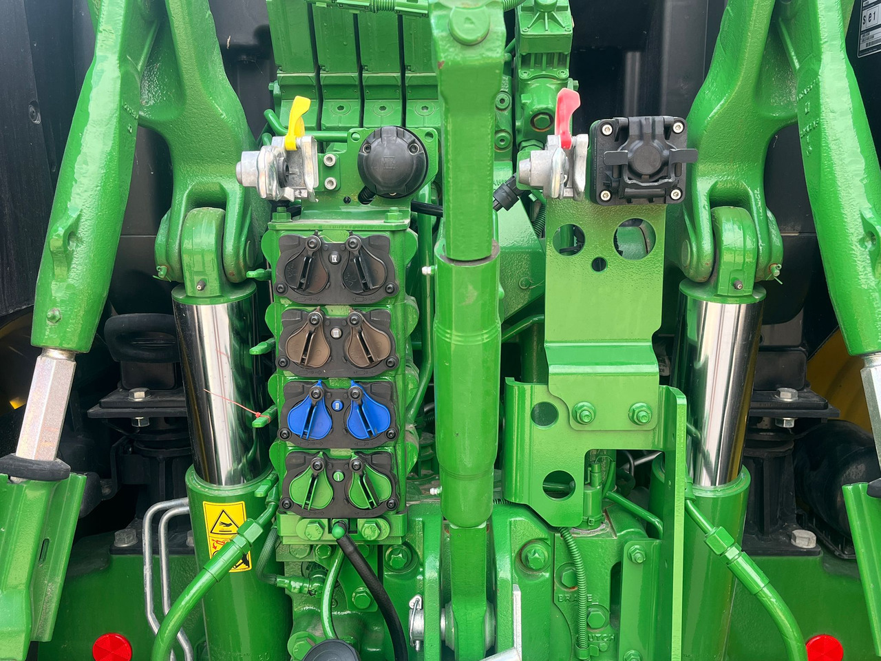 Farm tractor JOHN DEERE 6145 R: picture 7