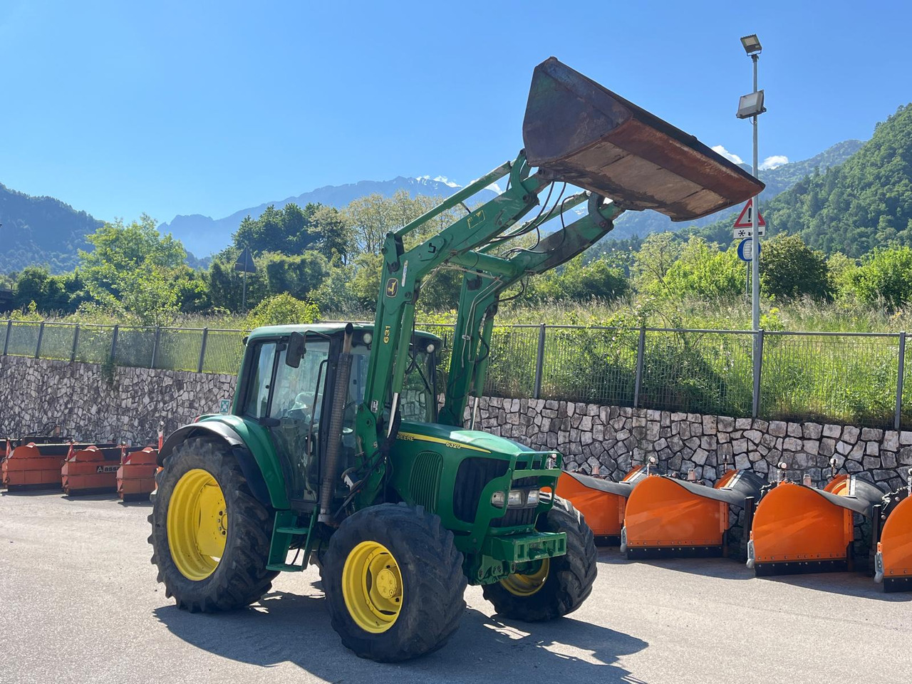 JOHN DEERE 6320 - Farm tractor: picture 3 JOHN DEERE 6320 - Farm tractor: picture 3