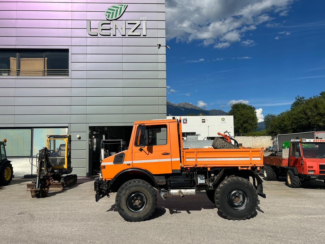 MERCEDES BENZ UNIMOG U1200 – 70 - Tipper: picture 2 MERCEDES BENZ UNIMOG U1200 – 70 - Tipper: picture 2