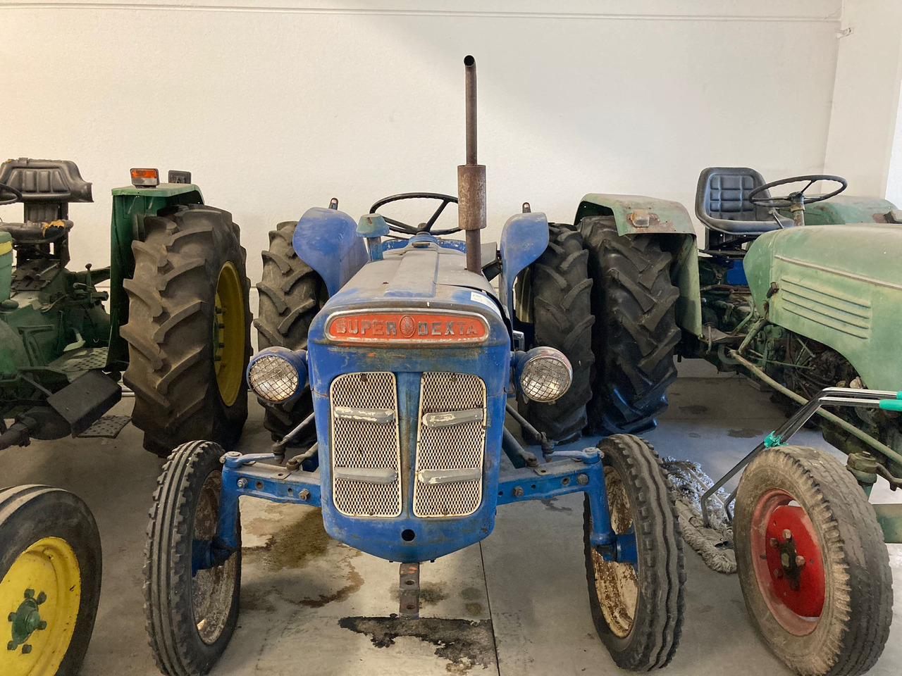 SUPER DEXTA FORDSON - Farm tractor: picture 1 SUPER DEXTA FORDSON - Farm tractor: picture 1