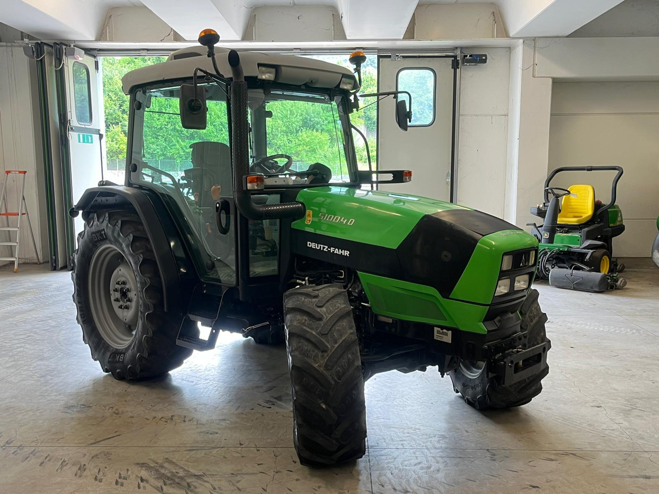 TRATTORE DEUTZ-FAHR 5100.4 D - Farm tractor: picture 3 TRATTORE DEUTZ-FAHR 5100.4 D - Farm tractor: picture 3