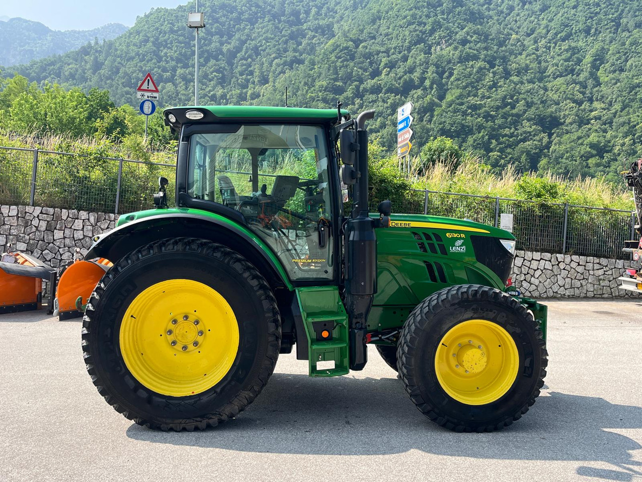 TRATTORE JOHN DEERE 6130R - Farm tractor: picture 5 TRATTORE JOHN DEERE 6130R - Farm tractor: picture 5