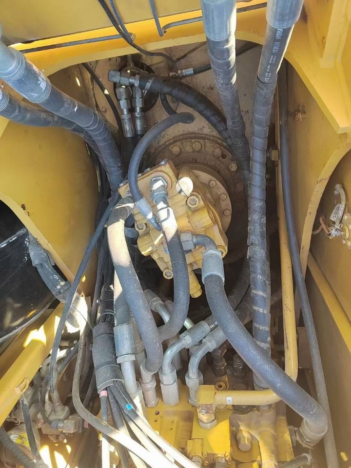 CAT 318 - Crawler excavator: picture 5 CAT 318 - Crawler excavator: picture 5