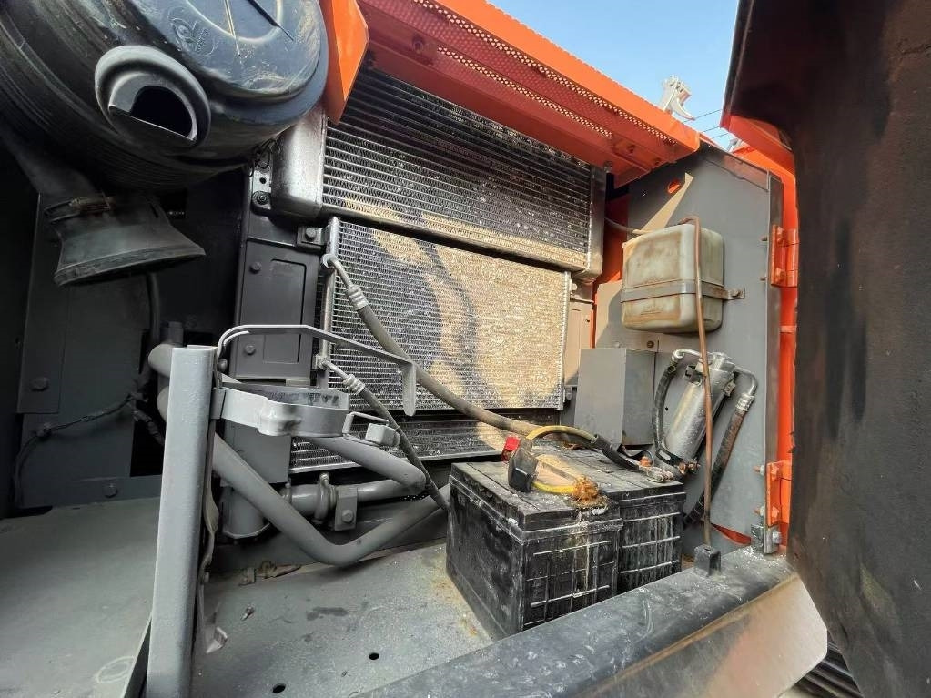 Crawler excavator Hitachi ZX 160 LC: picture 7