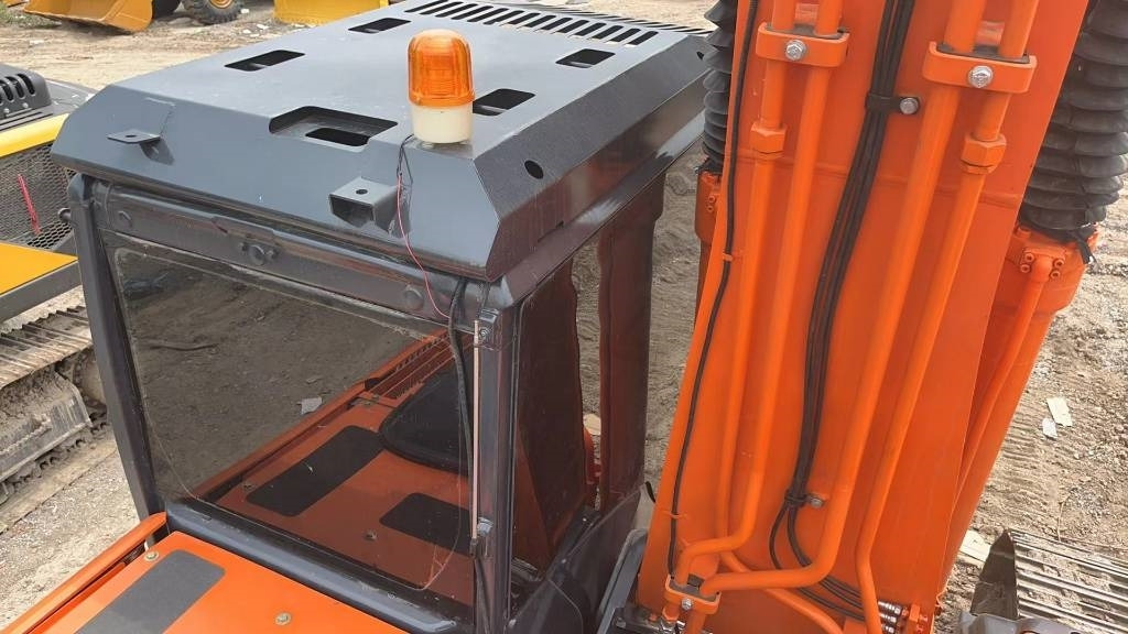 Hitachi Zaxis 210 H-3 - Crawler excavator: picture 4 Hitachi Zaxis 210 H-3 - Crawler excavator: picture 4