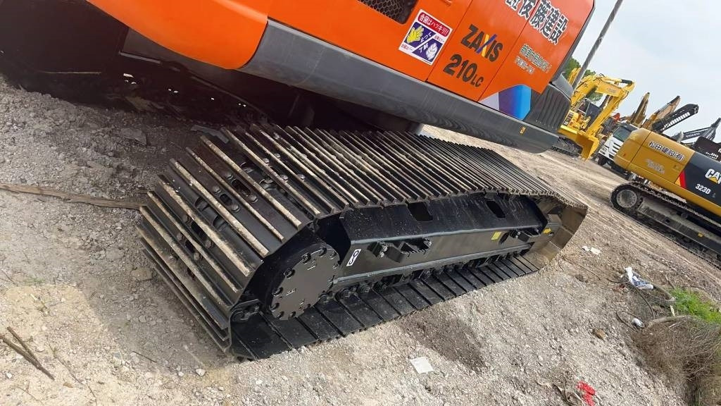 Hitachi Zaxis 210 H-3 - Crawler excavator: picture 5 Hitachi Zaxis 210 H-3 - Crawler excavator: picture 5
