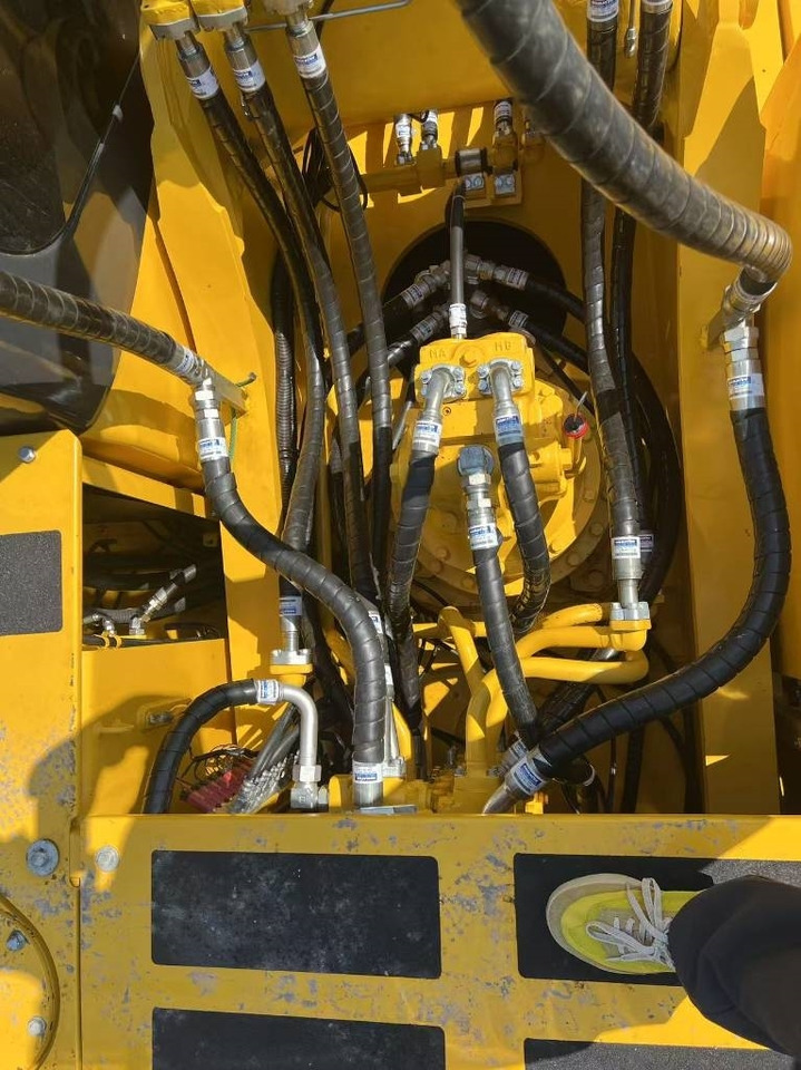 Komatsu PC 300  - Crawler excavator: picture 5 Komatsu PC 300  - Crawler excavator: picture 5