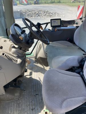 John Deere 6210R AUTOPOWER - Farm tractor: picture 4 John Deere 6210R AUTOPOWER - Farm tractor: picture 4
